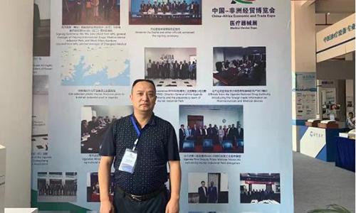 U presidente di Hunan Chuanfan, u sgiò Louis Luo, hà assistitu à a prima China-Africa Economic and Trade Expo